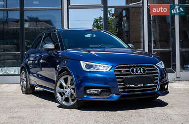 Хетчбек Audi A1 2015 в 