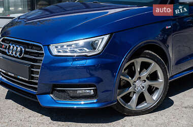 Хетчбек Audi A1 2015 в 