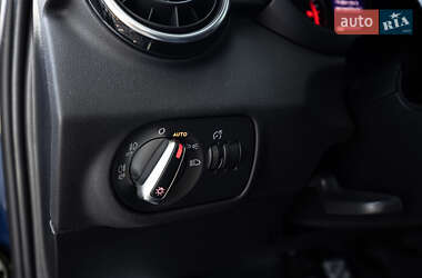 Хетчбек Audi A1 2015 в 