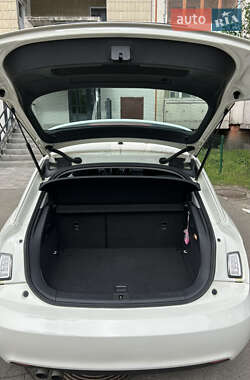 Хэтчбек Audi A1 2013 в 