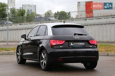Хэтчбек Audi A1 2012 в 