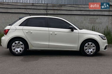 Хэтчбек Audi A1 2013 в 