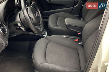Хэтчбек Audi A1 2013 в 