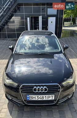 Хэтчбек Audi A1 2010 в 