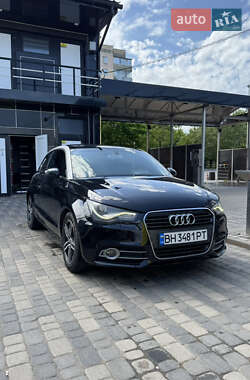 Хэтчбек Audi A1 2010 в 