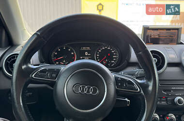 Хэтчбек Audi A1 2010 в 