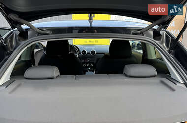 Хэтчбек Audi A1 2010 в 