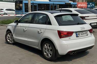 Хетчбек Audi A1 2012 в 