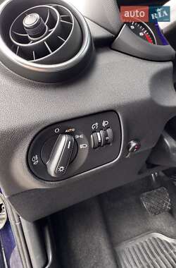 Хэтчбек Audi A1 2013 в 