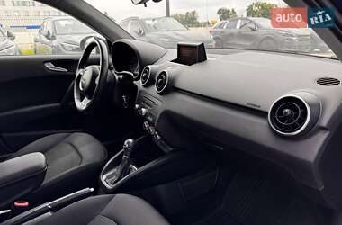 Хэтчбек Audi A1 2013 в 