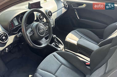 Хэтчбек Audi A1 2011 в 