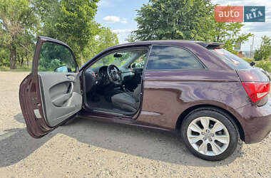 Хэтчбек Audi A1 2011 в 