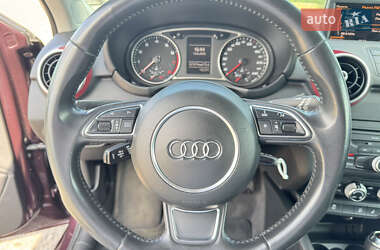 Хэтчбек Audi A1 2011 в 