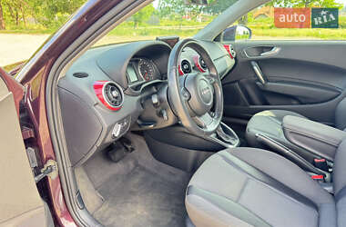 Хэтчбек Audi A1 2011 в 