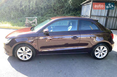 Хэтчбек Audi A1 2011 в 