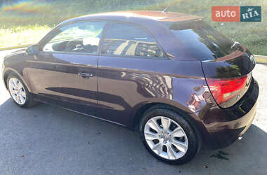Хэтчбек Audi A1 2011 в 