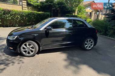 Хэтчбек Audi A1 2015 в 