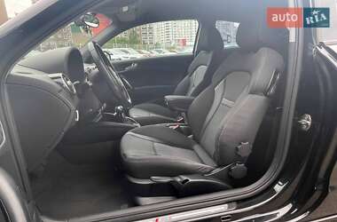 Хэтчбек Audi A1 2011 в 