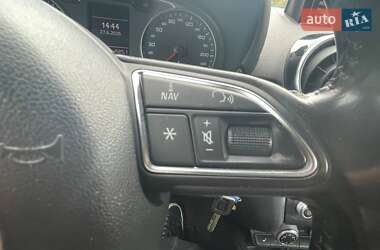 Хэтчбек Audi A1 2011 в 