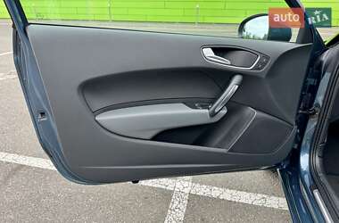 Хэтчбек Audi A1 2015 в 