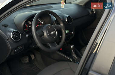 Хэтчбек Audi A1 2012 в 