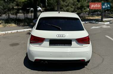 Хэтчбек Audi A1 2012 в 