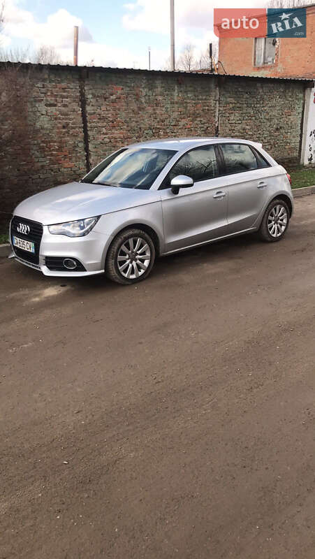 Хэтчбек Audi A1 2013 в 