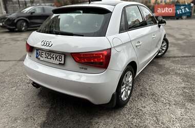 Хэтчбек Audi A1 2012 в 