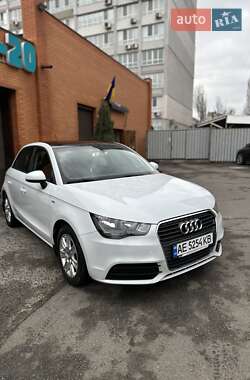 Хэтчбек Audi A1 2012 в 