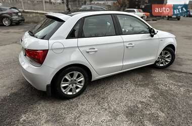 Хэтчбек Audi A1 2012 в 