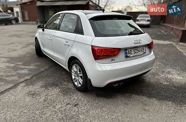 Хэтчбек Audi A1 2012 в 