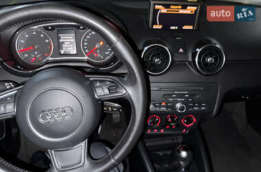 Хэтчбек Audi A1 2011 в 