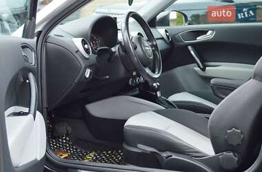Хэтчбек Audi A1 2010 в 