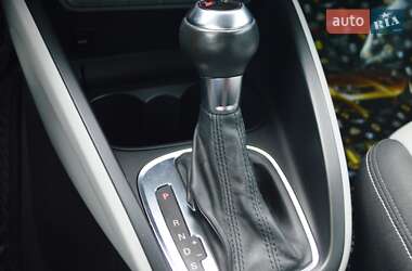 Хэтчбек Audi A1 2010 в 