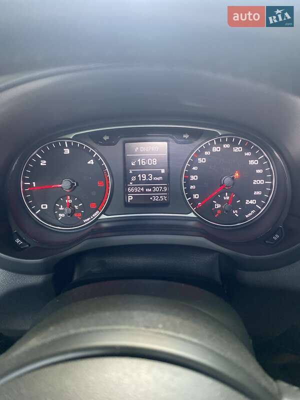Хэтчбек Audi A1 2015 в Днепре