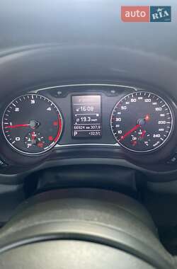Хэтчбек Audi A1 2015 в 