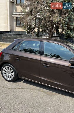 Хэтчбек Audi A1 2013 в 
