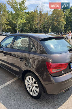 Хэтчбек Audi A1 2013 в 