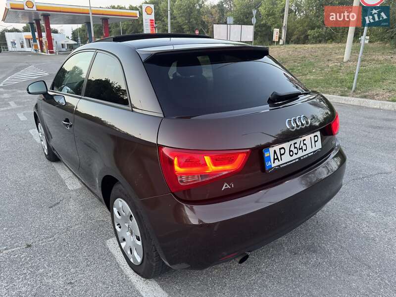 Хэтчбек Audi A1 2012 в 