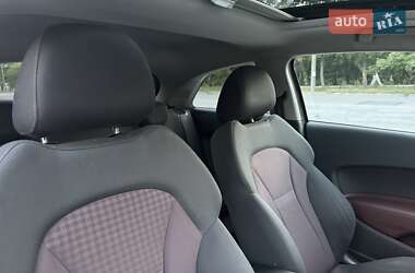 Хэтчбек Audi A1 2012 в 