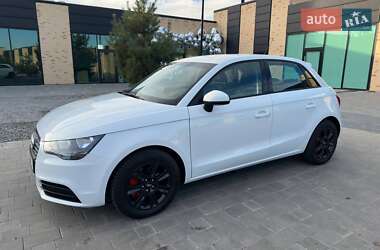 Хэтчбек Audi A1 2013 в 