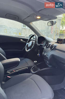 Хэтчбек Audi A1 2011 в 