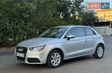 Хэтчбек Audi A1 2011 в 