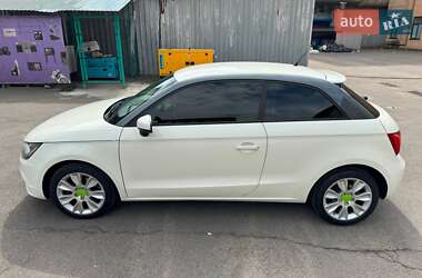 Хэтчбек Audi A1 2012 в 