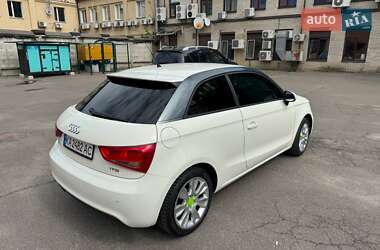 Хэтчбек Audi A1 2012 в 