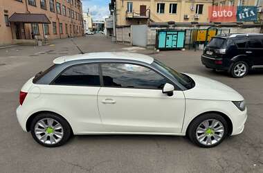 Хэтчбек Audi A1 2012 в 