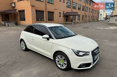 Хэтчбек Audi A1 2012 в 