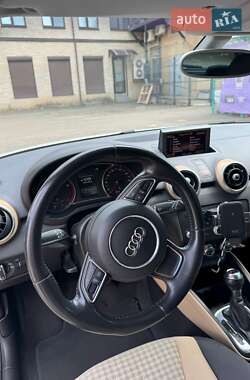 Хэтчбек Audi A1 2012 в 