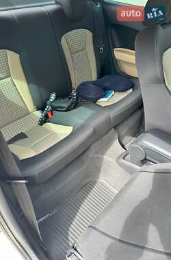 Хэтчбек Audi A1 2012 в 