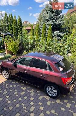 Хетчбек Audi A1 2012 в 